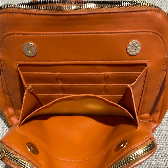 Elegant Tan Leather Bag - Picture 7 of 15
